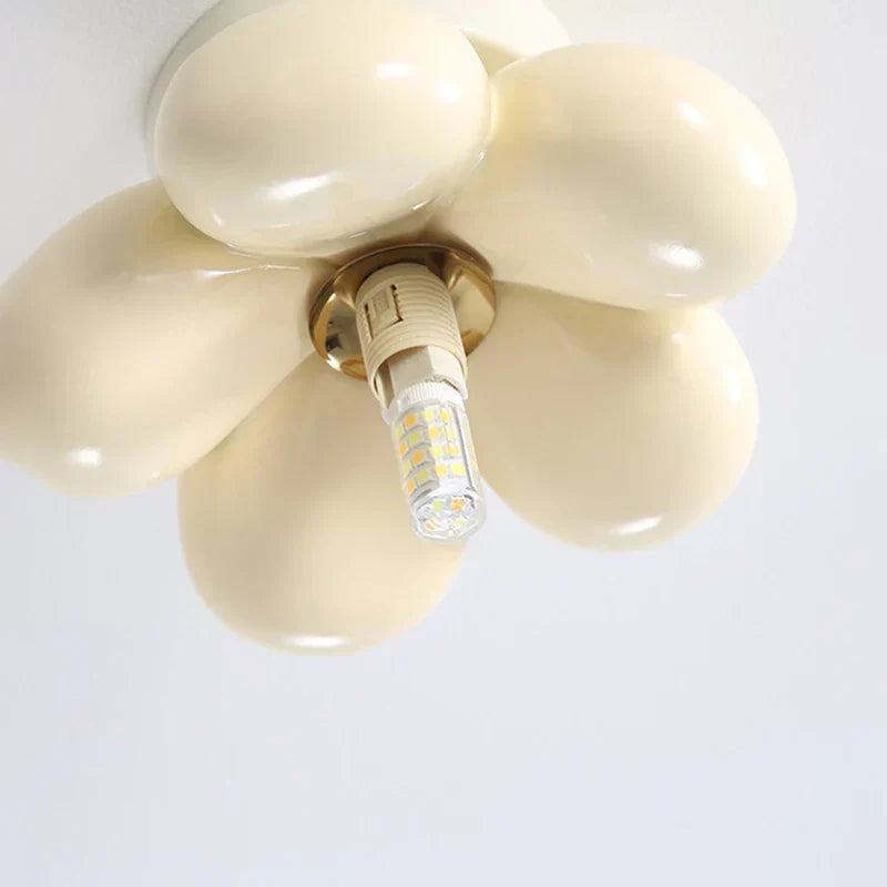 Nordia | Lámpara de techo de vidrio Flower en estilo escandinavo