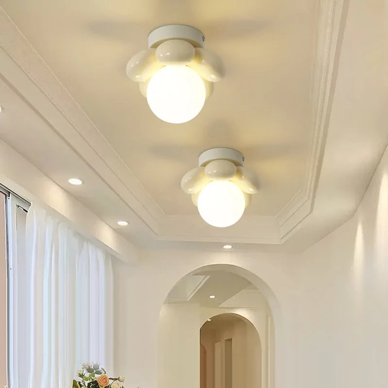 Nordia | Lámpara de techo de vidrio Flower en estilo escandinavo