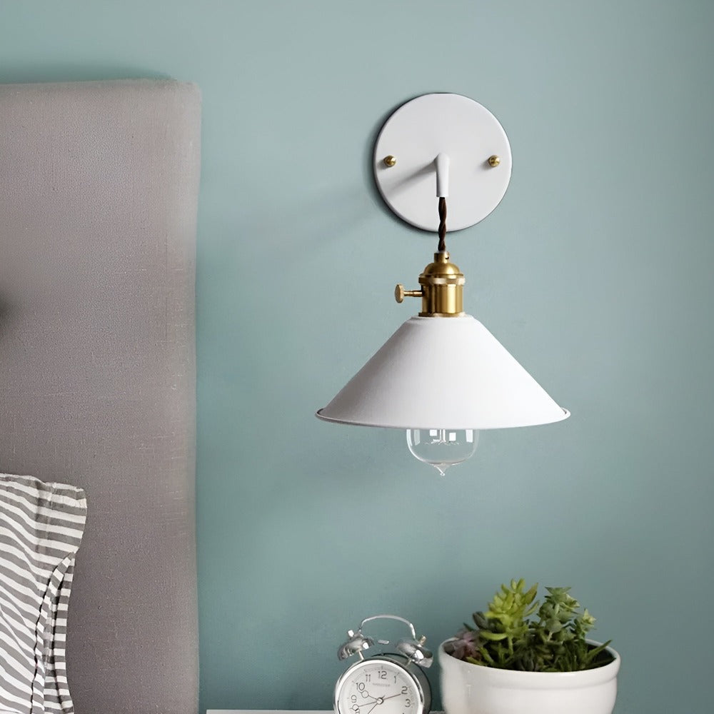 Lámpara de pared retro con cono de metal