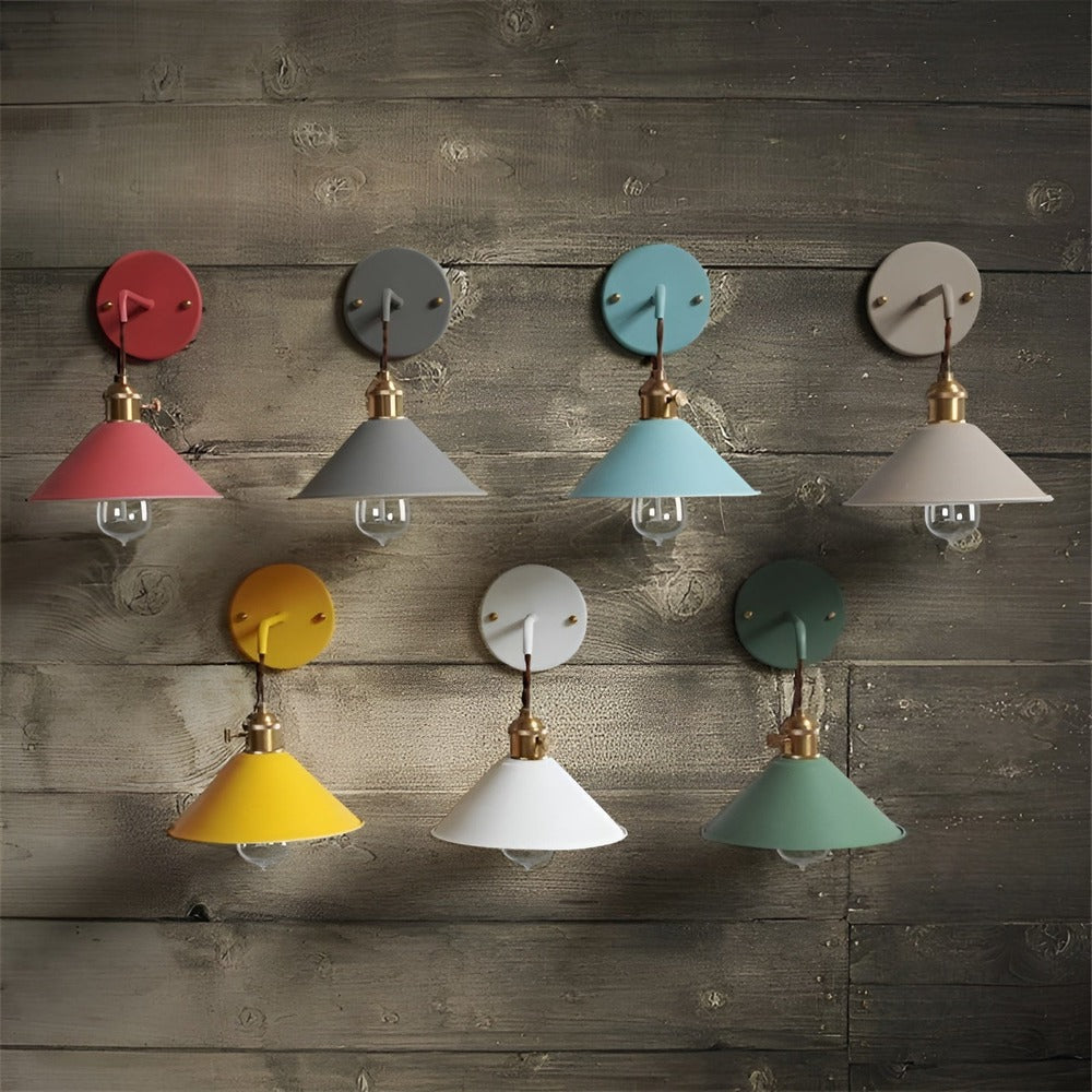 Lámpara de pared retro con cono de metal