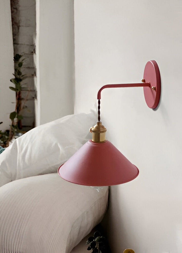 Lámpara de pared retro con cono de metal