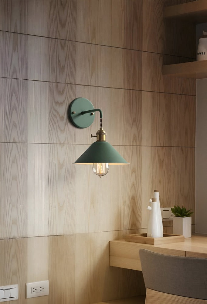 Lámpara de pared retro con cono de metal