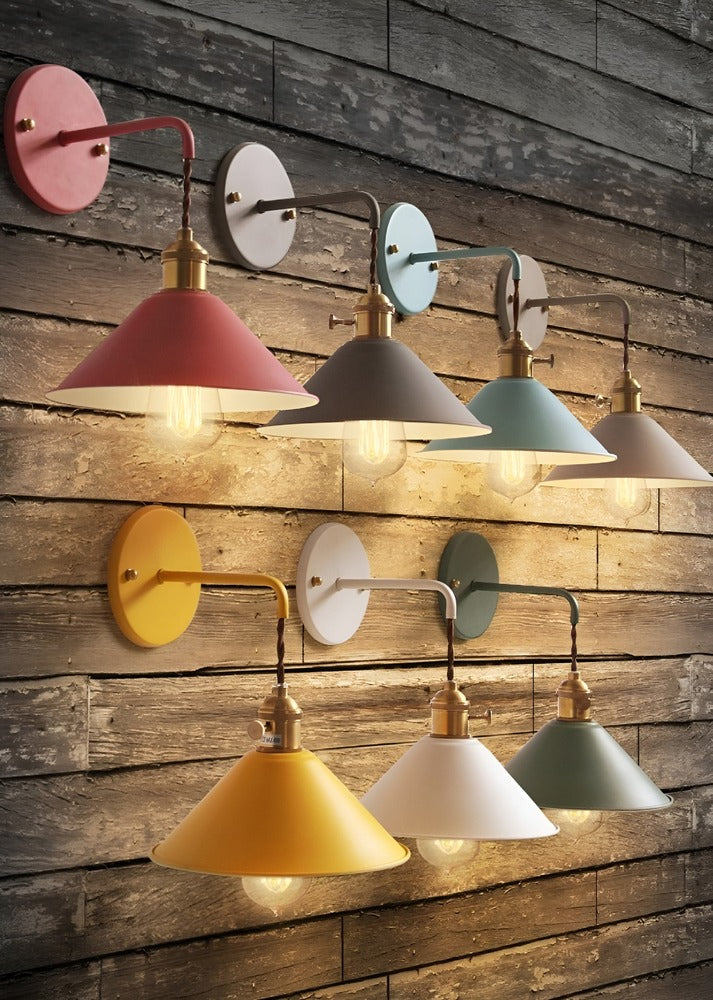 Lámpara de pared retro con cono de metal