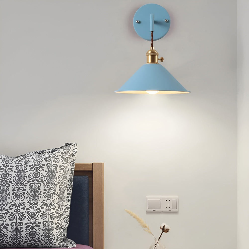 Lámpara de pared retro con cono de metal