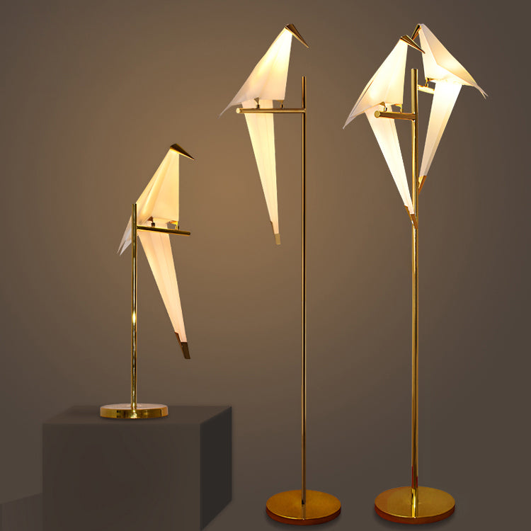 Avelora | Lámpara de pie en forma de pájaro origami