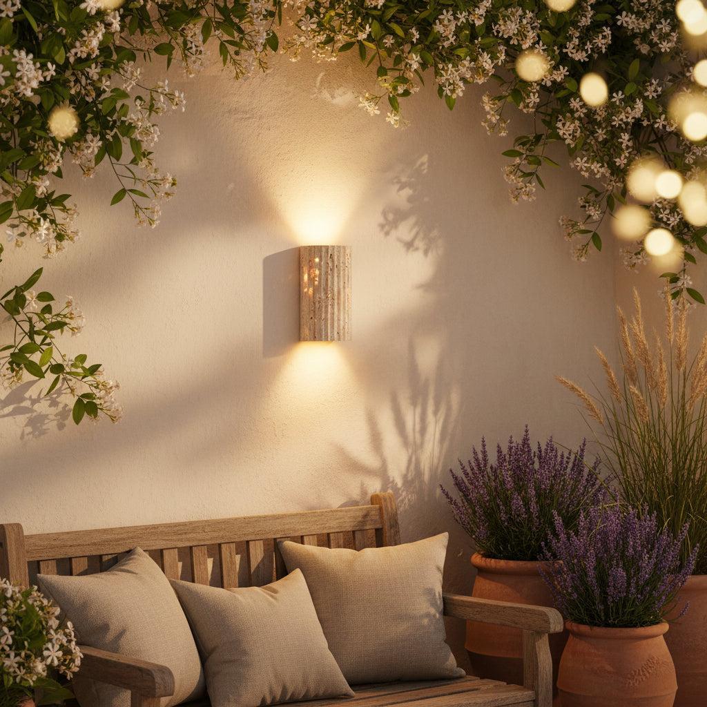 Lámpara de Pared Exterior Elegante Travara | Luz LED de Travertino Amarillo Arriba y Abajo para Patios y Jardines