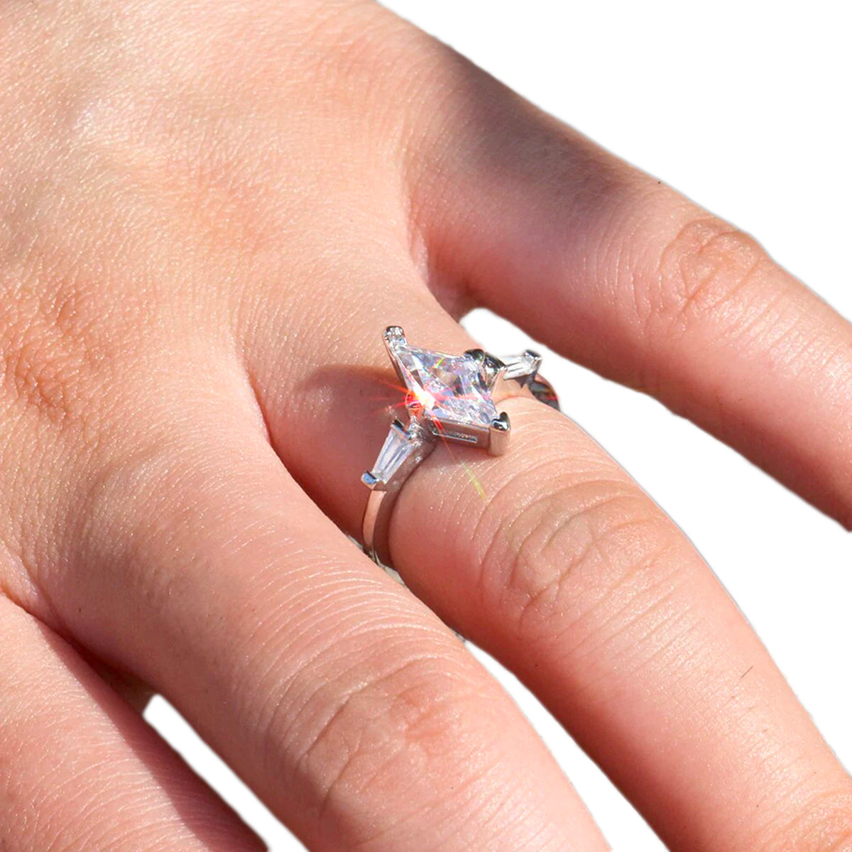 Anillo de Zirconia Cúbica en Forma de Corazón