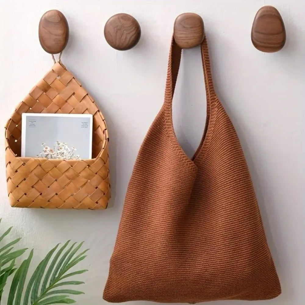 Gancho de Ropa de Madera en Forma de Piedra