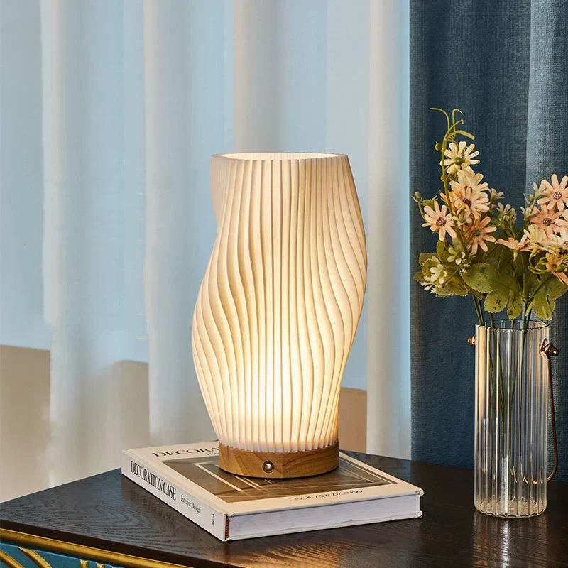 Serene Wavecrest | Lámpara de mesa de diseño en forma ondulada