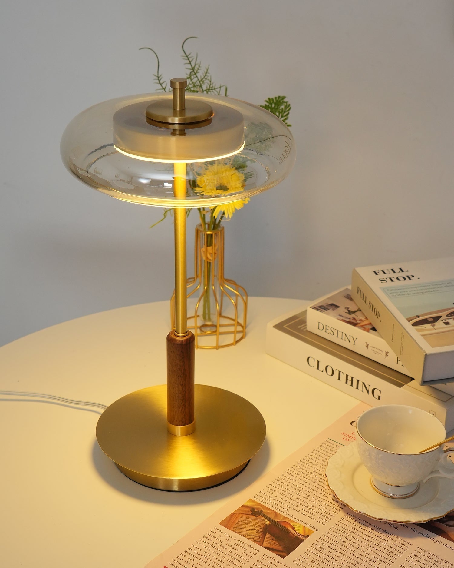 Lumisol | Lámpara de mesa de vidrio y madera