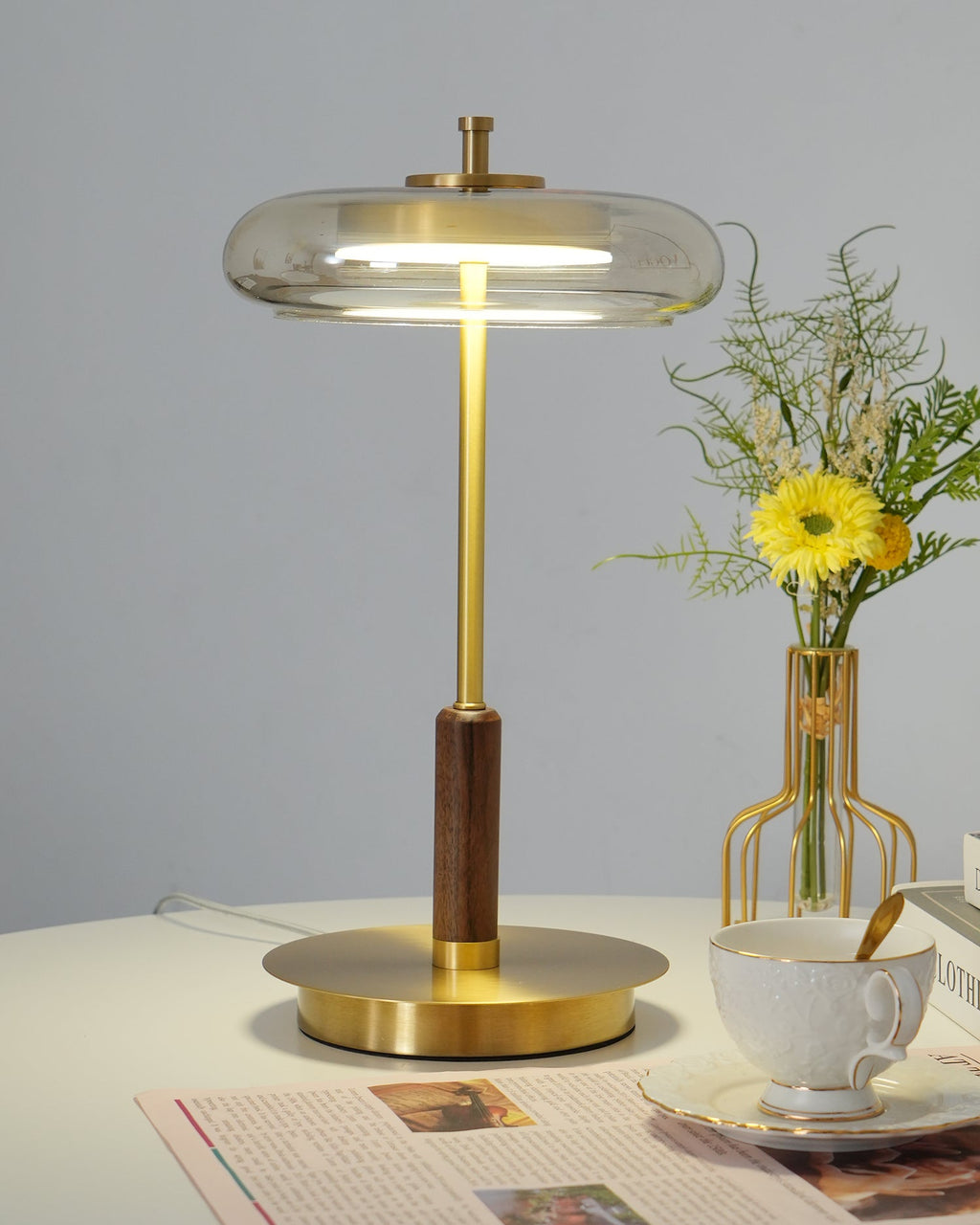 Lumisol | Lámpara de mesa de vidrio y madera