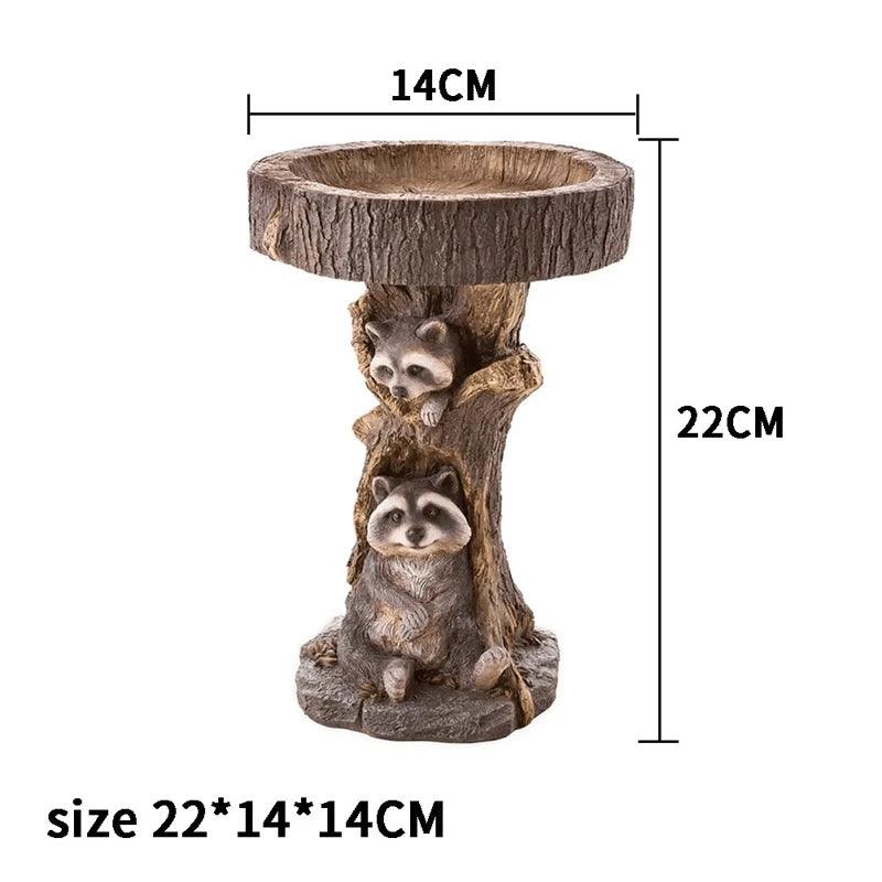 Fuente de Jardín Vintage para Aves – Diseño de Mapache en Poliresina para Encanto Exterior