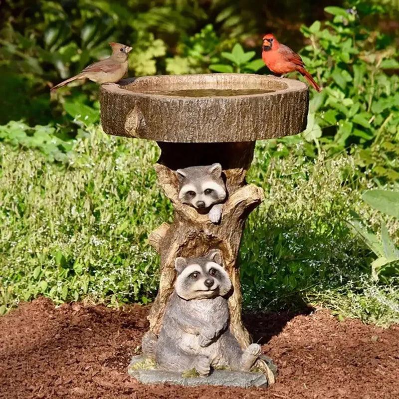 Fuente de Jardín Vintage para Aves – Diseño de Mapache en Poliresina para Encanto Exterior
