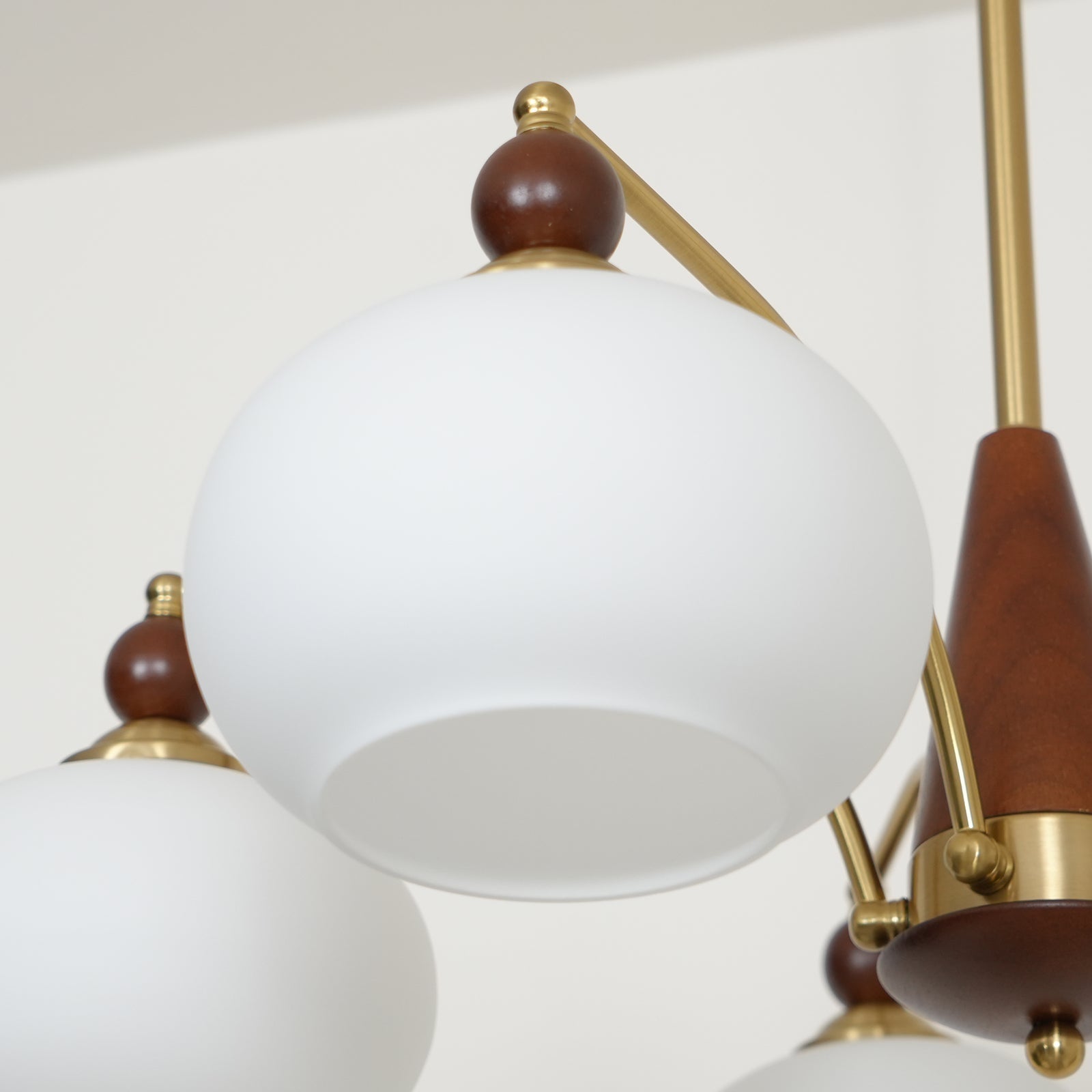 Clavira | Lámpara vintage de techo con cristal opalino