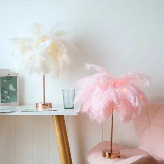 FeatherGlow - Lámpara de noche de avestruz elegante para un ambiente hogareño