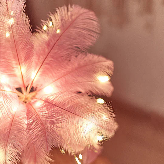 FeatherGlow - Lámpara de noche de avestruz elegante para un ambiente hogareño