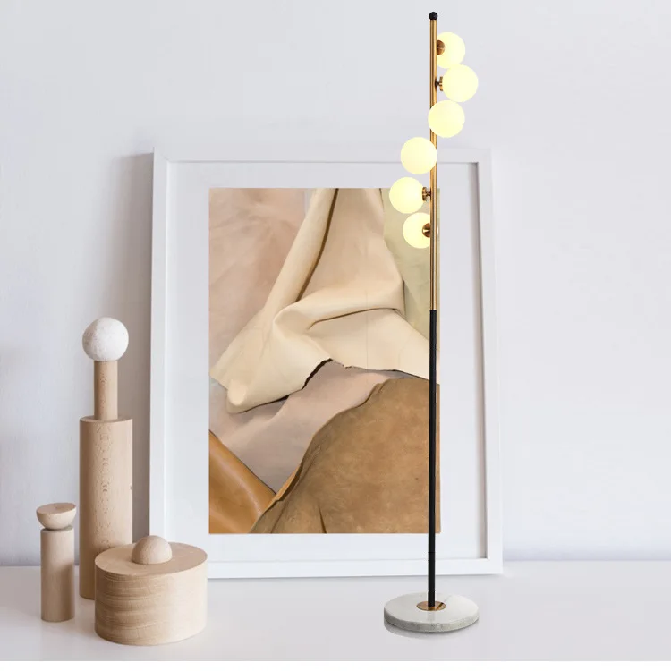 Celestina | Lámpara de pie de diseño con luz esférica