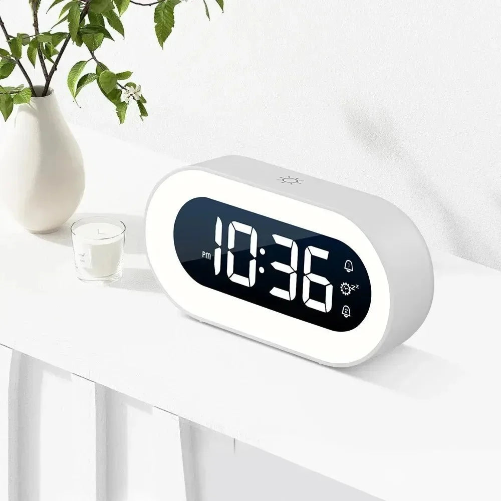 BRILTIME – Reloj despertador digital regulable con brillo ajustable y luz nocturna