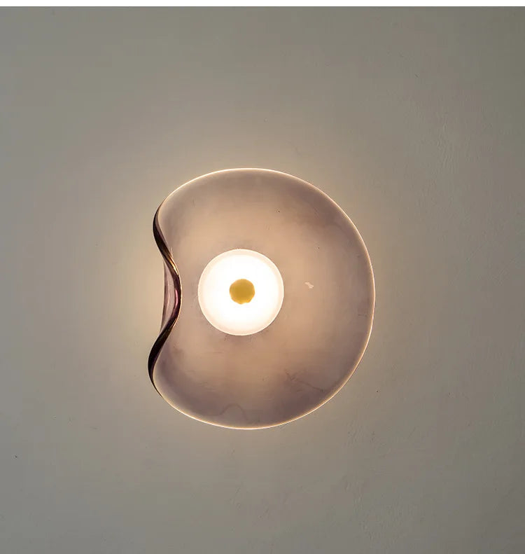 Lámpara de Pared de Vidrio con Diseño Orgánico para Iluminación Acogedora y Moderna