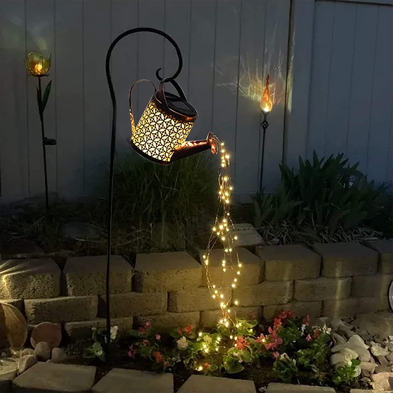 FlowLight | Lámpara solar de jardín en forma de regadera