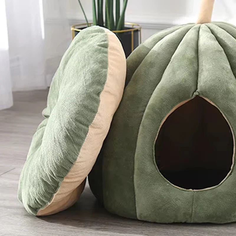 PumpkinPaws | Cama Cerrada Acogedora para Gatos en Invierno
