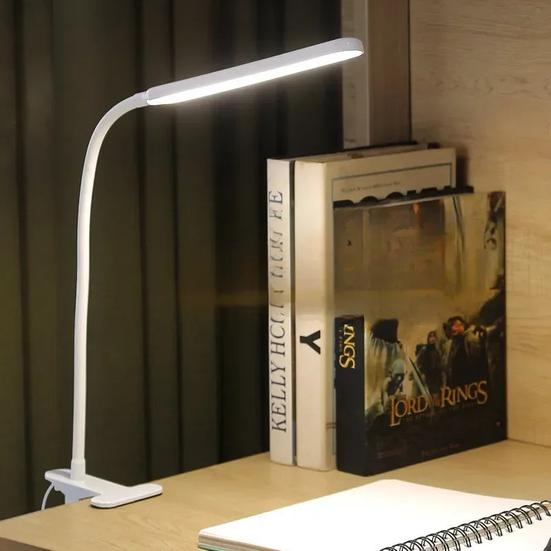 Lámpara LED de pinza LumaFlex | 3 colores de luz y 10 niveles de brillo | Funcionamiento USB | Flexible cuello de cisne | Amigable con los ojos y regulable