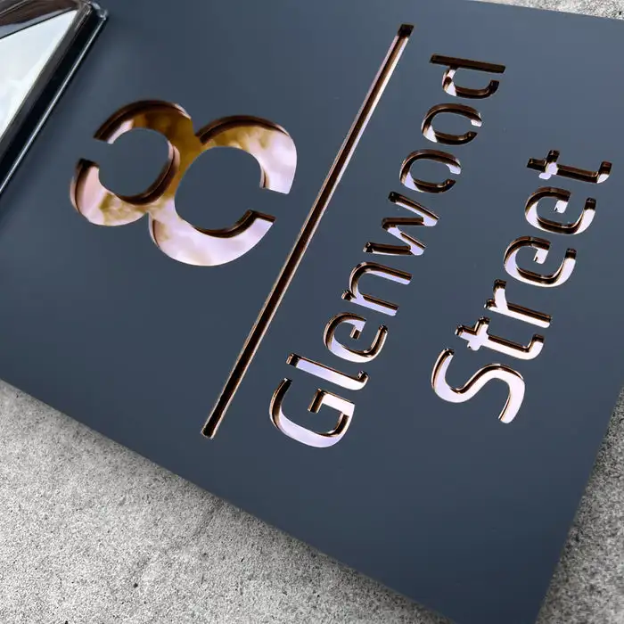 GlowSign - Placa de número de casa personalizada - iluminada con energía solar | 50% DESCUENTO