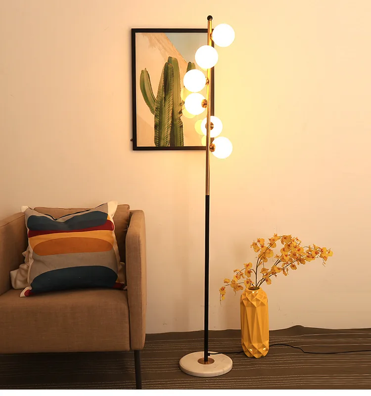 Celestina | Lámpara de pie de diseño con luz esférica