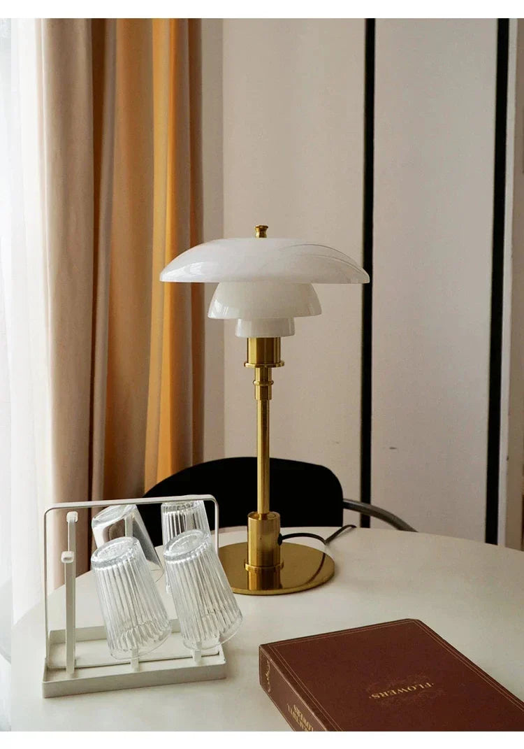 Lámpara de Mesa Bauhaus Ember con Base de Vidrio y Metal