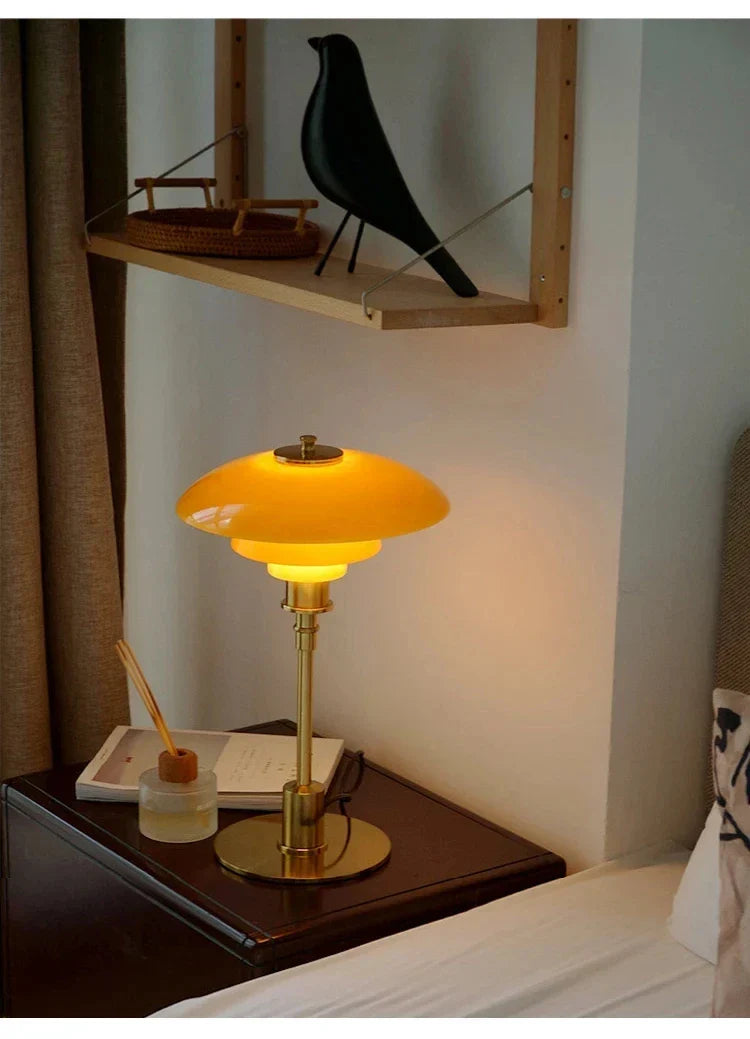 Lámpara de Mesa Bauhaus Ember con Base de Vidrio y Metal