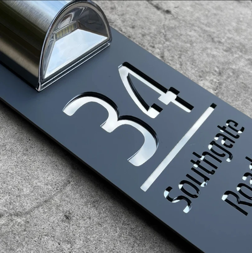 GlowSign - Número de casa personalizado - iluminado con energía solar | 50% DESCUENTO