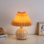 Lámpara de Mesa LED Nórdica RattaLume | Base de Ratán Tejido y Pantalla de Tela Plegable | Luz Ambiental | Decoración para el Dormitorio