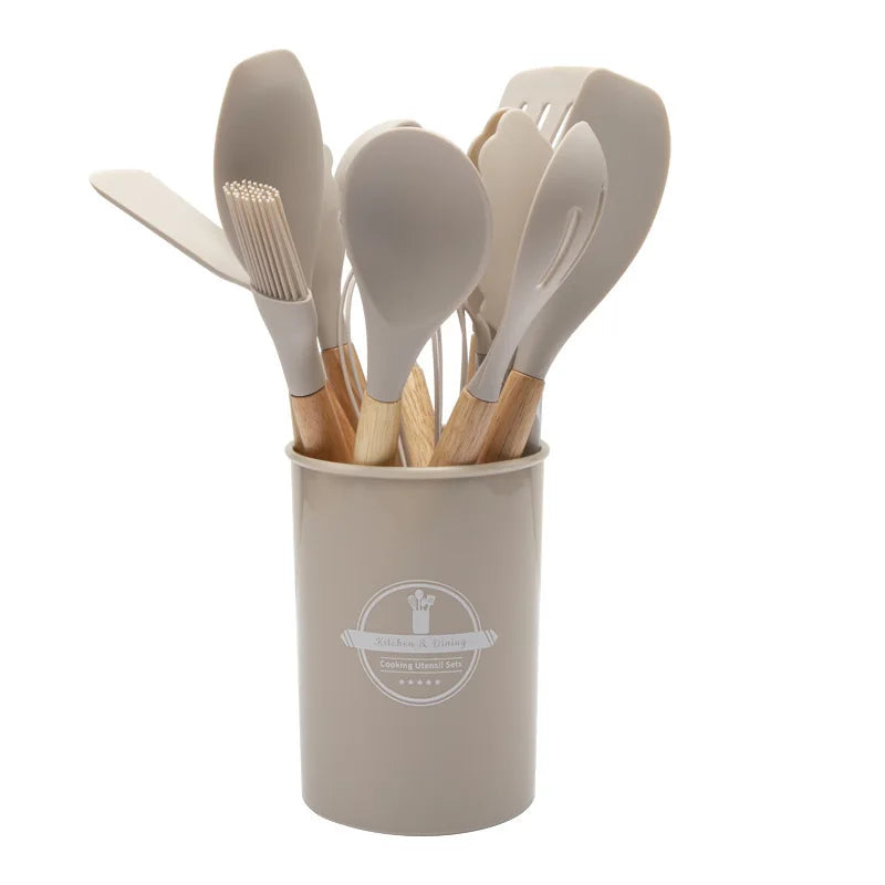 Juego de utensilios de cocina Culinora de silicona | Resistente al calor hasta 230 °C | 12 piezas con mangos de madera | Batidor, espátula, pinzas y más