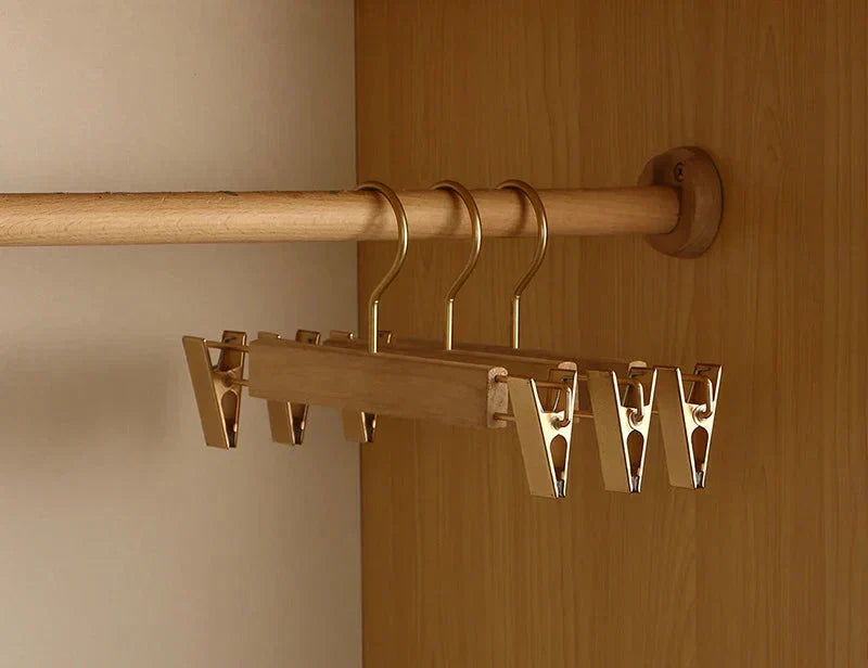 Kalsten | Set de 2 Perchas de Madera de Alcanfor Premium con Hombros Anchos para la Organización de Ropa