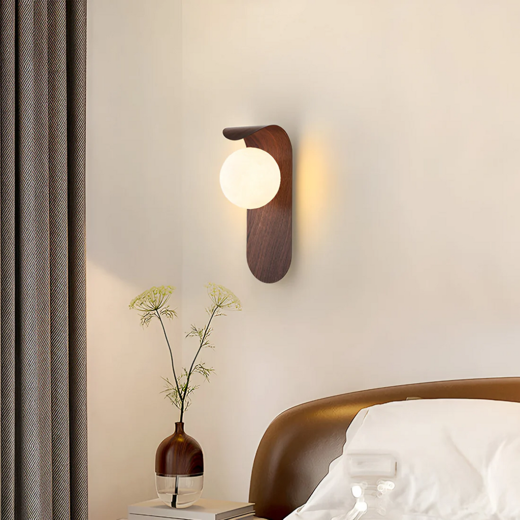 Aplique de Pared Escandinavo de Madera y Globo
