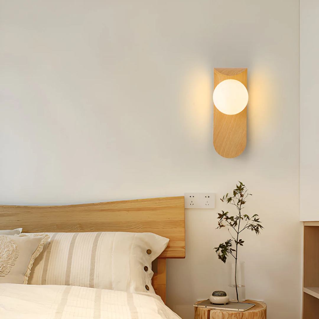 Aplique de Pared Escandinavo de Madera y Globo