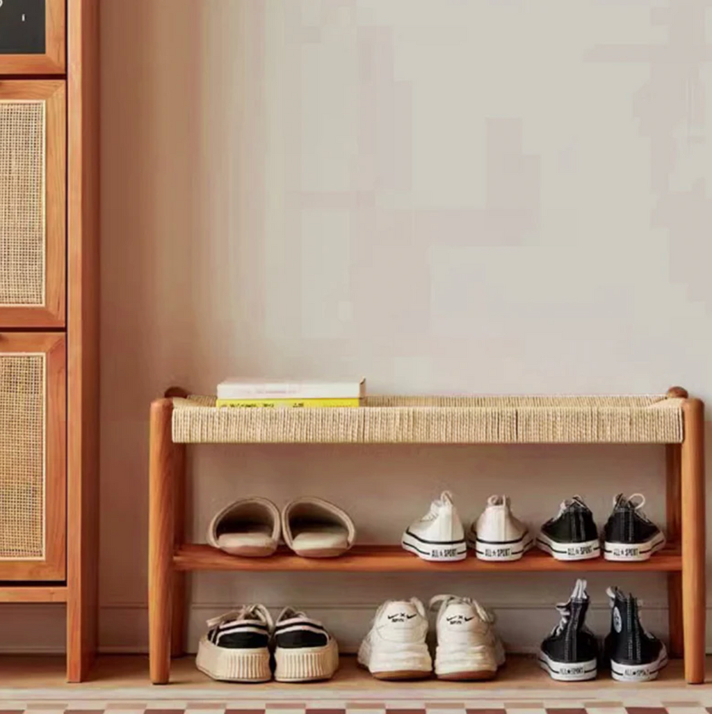 Banca Japonesa Elegante - Diseño de Cuero de Vaca Trenzado y Madera de Cereza para el Vestíbulo