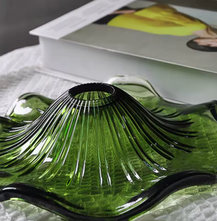 Lámpara Colgante Elegante en Forma de Pétalo - Pantalla de Vidrio Estriado y Accesorio de Latón para Iluminación de Cocina