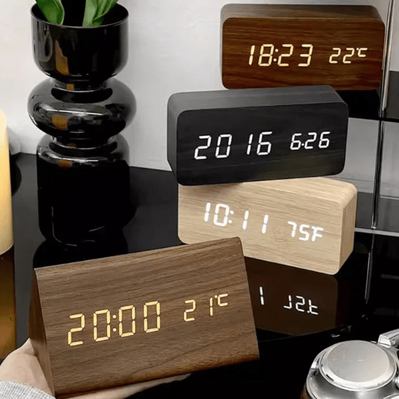 WOODSENSE – Reloj de madera LED con control por voz para una elegante visualización del tiempo