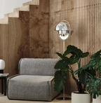 Lámpara de Pie Moderna de Oro – Lámpara Escultural Metálica para Interiores Contemporáneos