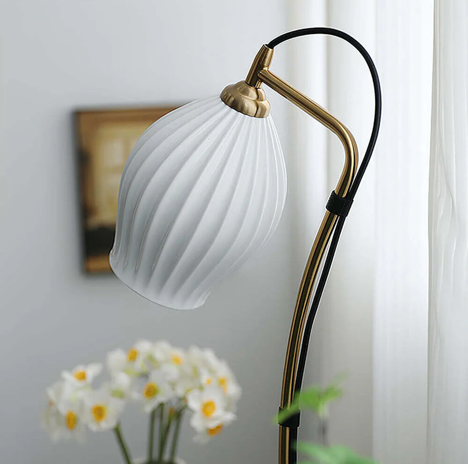 Lámpara de Pie de Cerámica Vintage con Estrías - Iluminación Única para la Sala de Estar