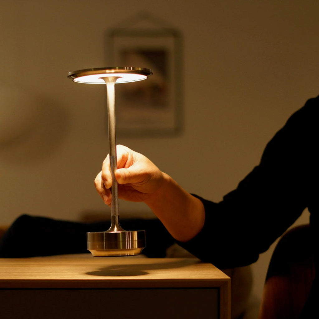 Lumora | Lámpara de mesa LED minimalista
