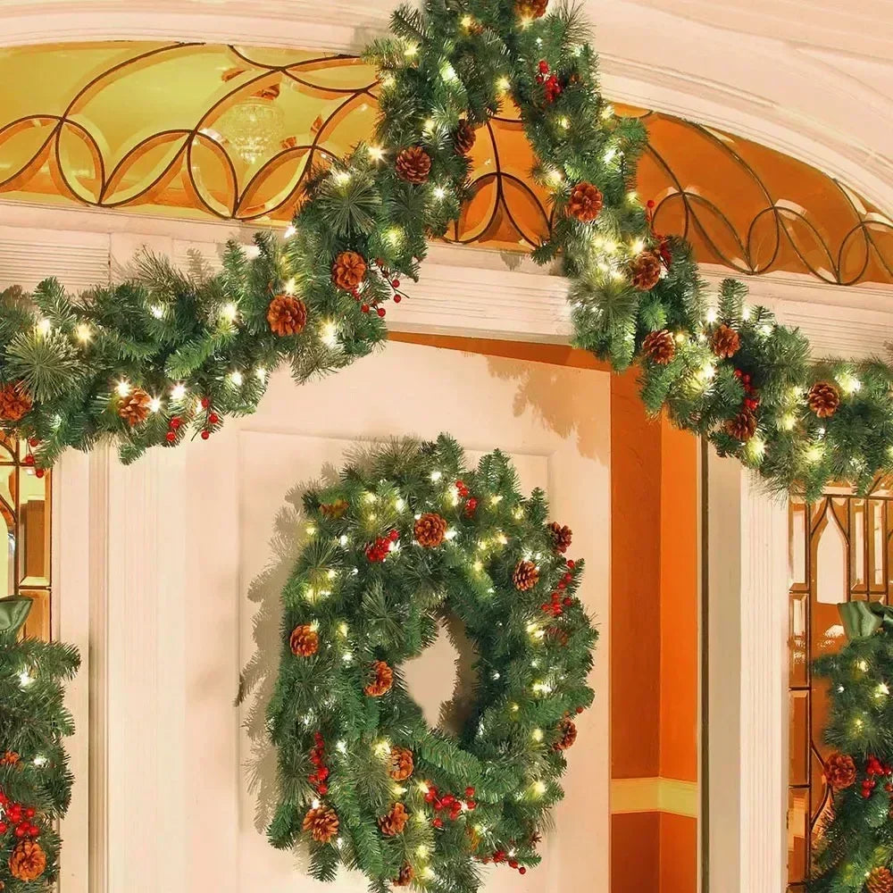 Guirnalda LED de Navidad con Agujas de Pino y Berries Rojas - Decoración Clásica para Escaleras, Puertas o Lugares de Celebración