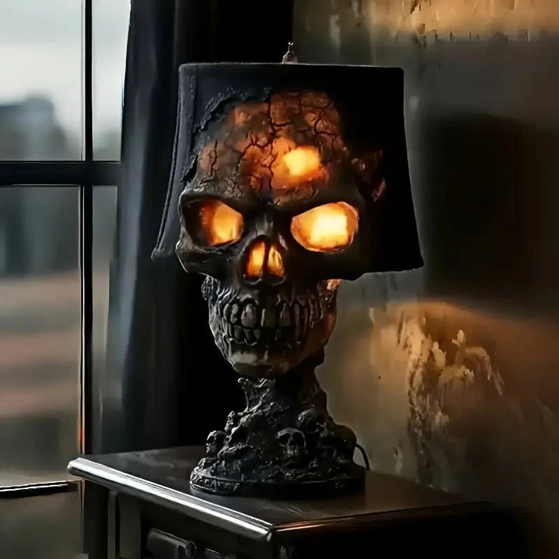 Luz de lava con calavera ardiente — Iluminación dinámica para vibras góticas