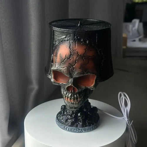 Luz de lava con calavera ardiente — Iluminación dinámica para vibras góticas