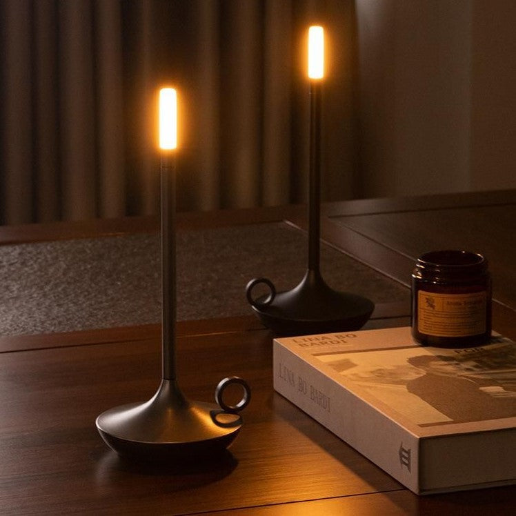 Vela Giavi - Elegante, Moderna Vela con Iluminación Regulable y Carga USB