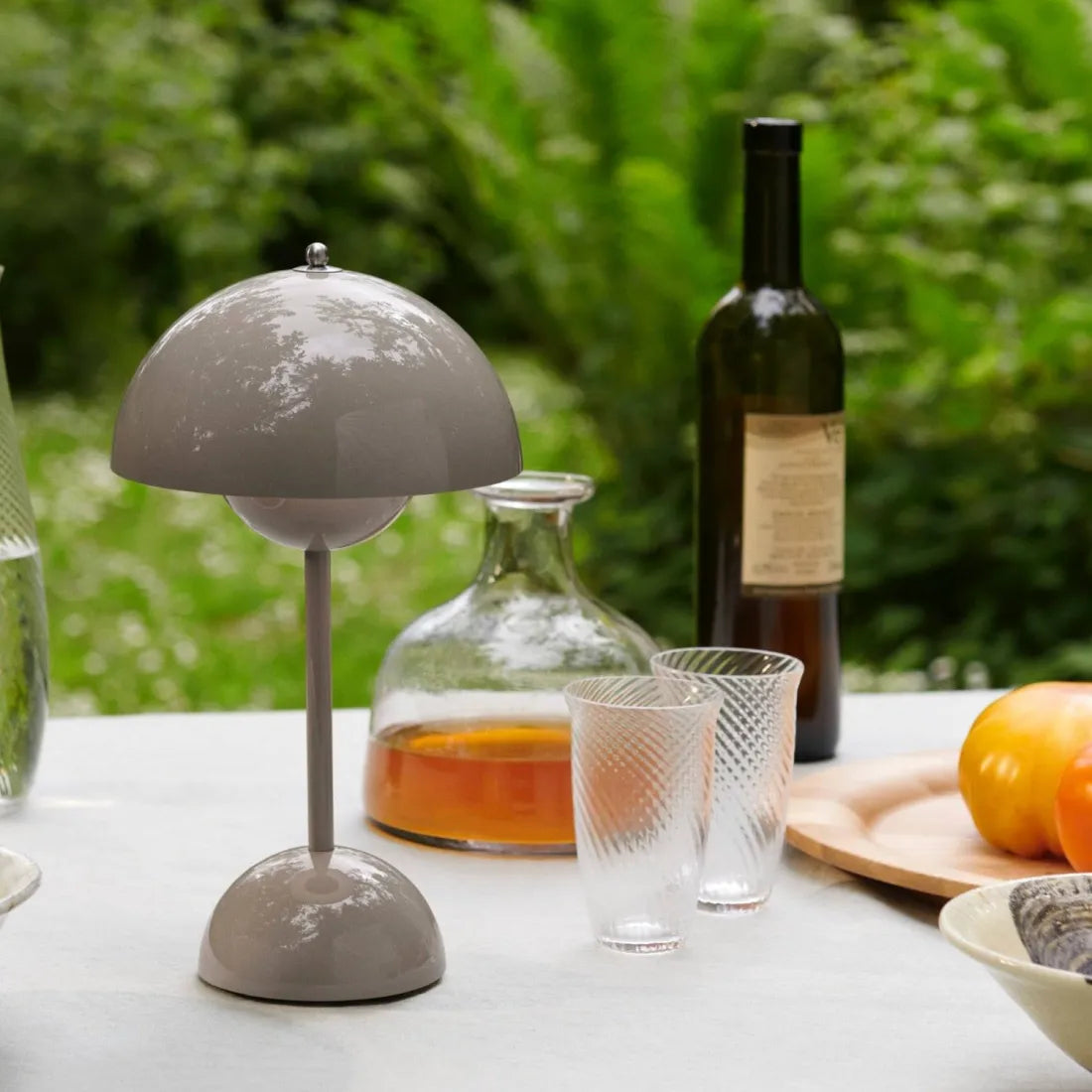 GleamFlex™ | Elegante lámpara de mesa LED regulable
