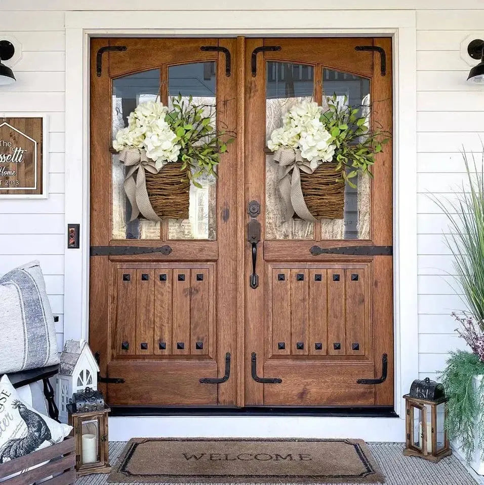 Perchero de puerta con hortensias crema – corona de mimbre con flores artificiales