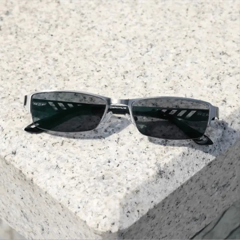Kalsten | Gafas de lectura multifocales ultraligeras con auto-tinte