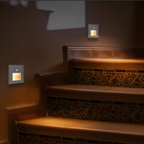 Lámpara de pared LED inteligente con sensor de movimiento – Elegante luz para el hogar inteligente para seguridad y estilo
